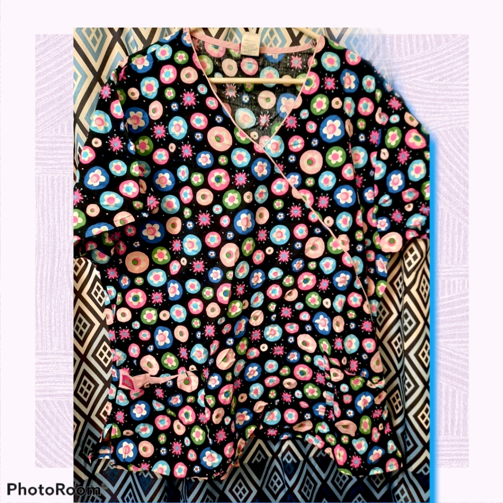 Dickies 2X cute scrubs top